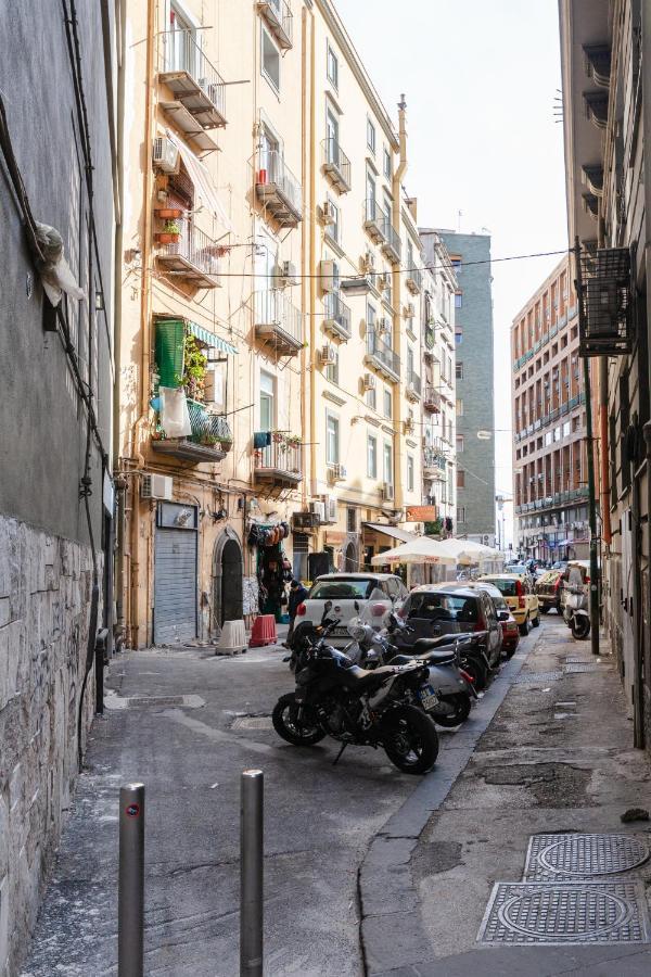 Appartamento Moderno Nel Centro Storico Neapel Exterior foto